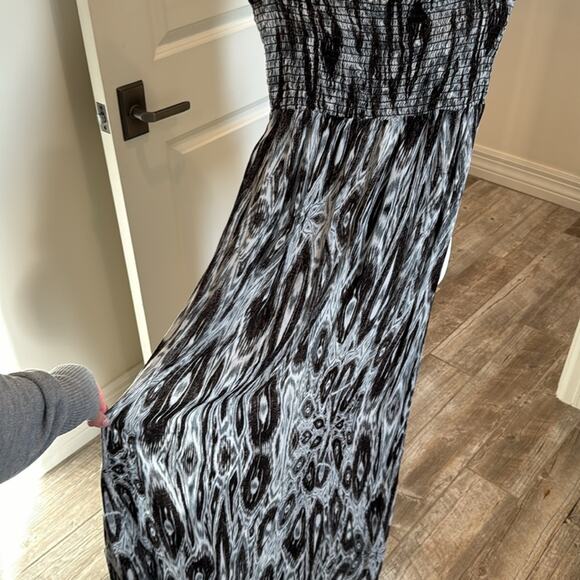 Velvet (the brand not material) Maxi Dress - Size Medium - Picture 3 of 4